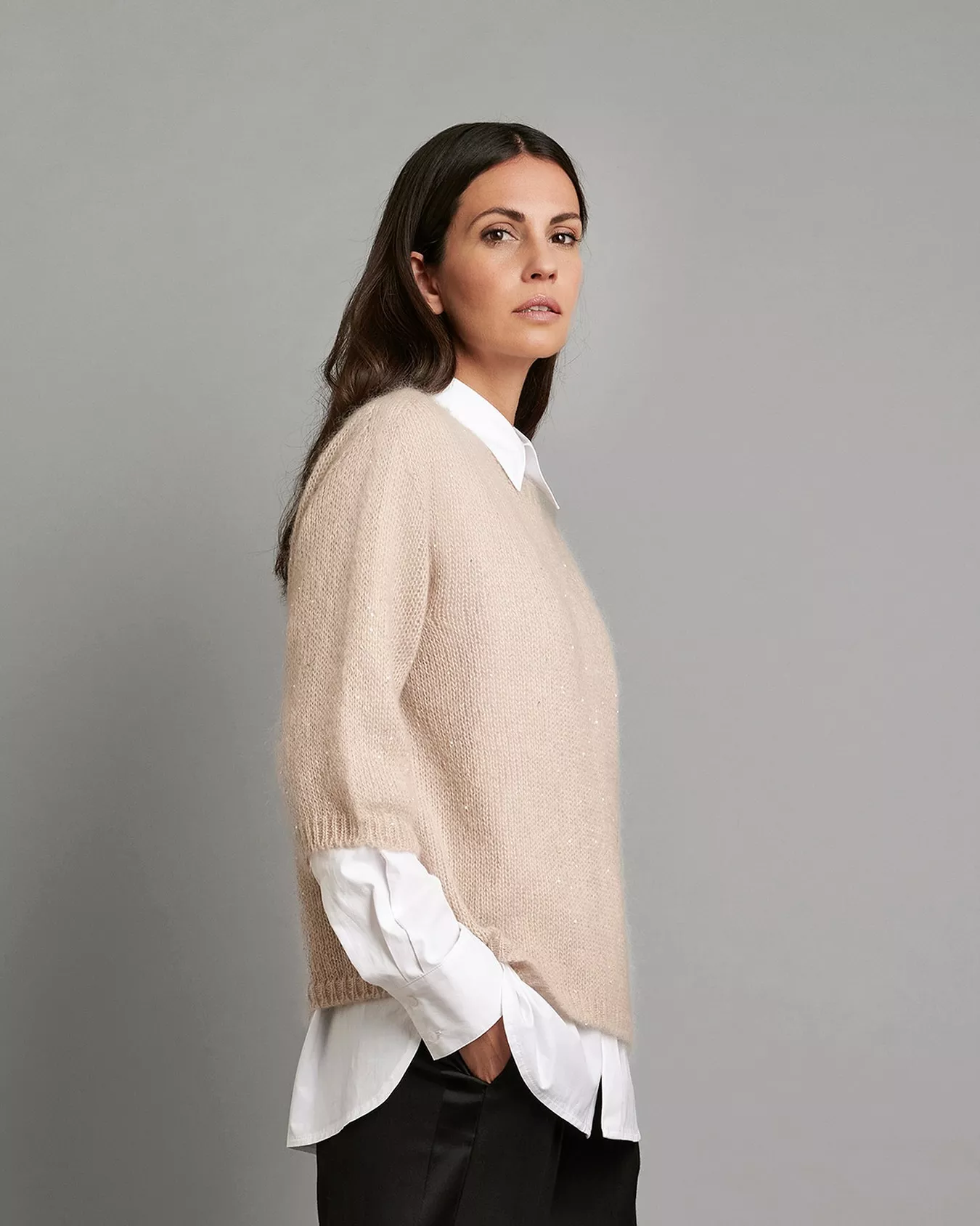 Dezente Effekte, feine Details ✨ genau das macht die Winterkollektion von TONI so besonders. Ein Hauch Funkeln, der jedes Outfit aufwertet.

#TONIFashion #WinterDetails