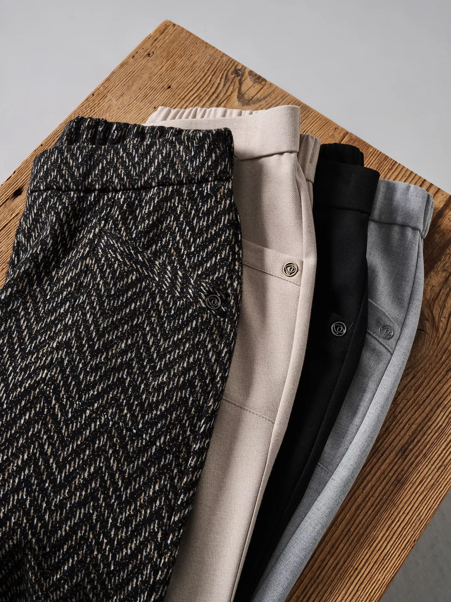 Cosy Gefühl, eleganter Look: »Sue« aus weichem Winterjersey ist gemacht für die stillen, schönen Momente der Adventszeit. 

Perfekt zu warmem Strick, edlem Glanz ✨ oder einfach zu dir.

#TONIFashion